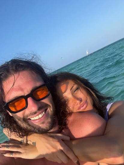 'WE ARE SO LUCKY' Andy Carroll soaks up sun on luxury Zanzibar holiday with girlfriend Lou Teasdale & shares sweet ‘I love you’ message