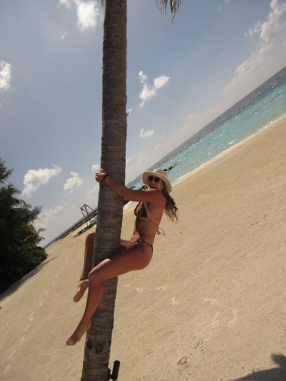 AB SAB ‘Bikini over dress’ – Aryna Sabalenka shows off her beach body on holiday in the Maldives leaving fans stunned